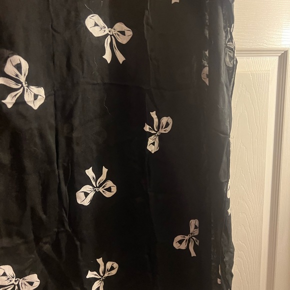 NWT Kate Spade Black White Iconic Bow Print Oblong Scarf - Picture 4 of 10